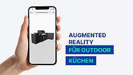 Hand probiert Augmented Reality bei Outdoorküche.