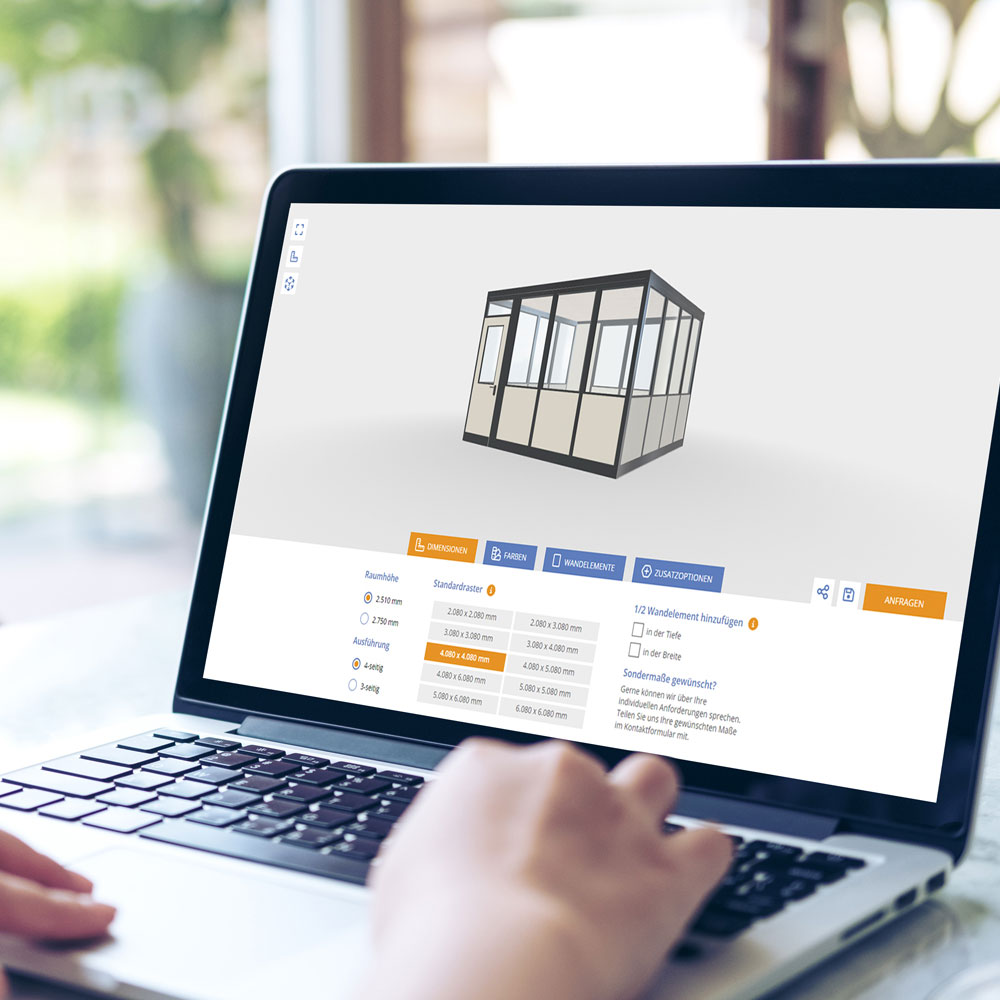 Eine Person bedient an einem Laptop den Bückeburger-Hallen-Konfigurator.